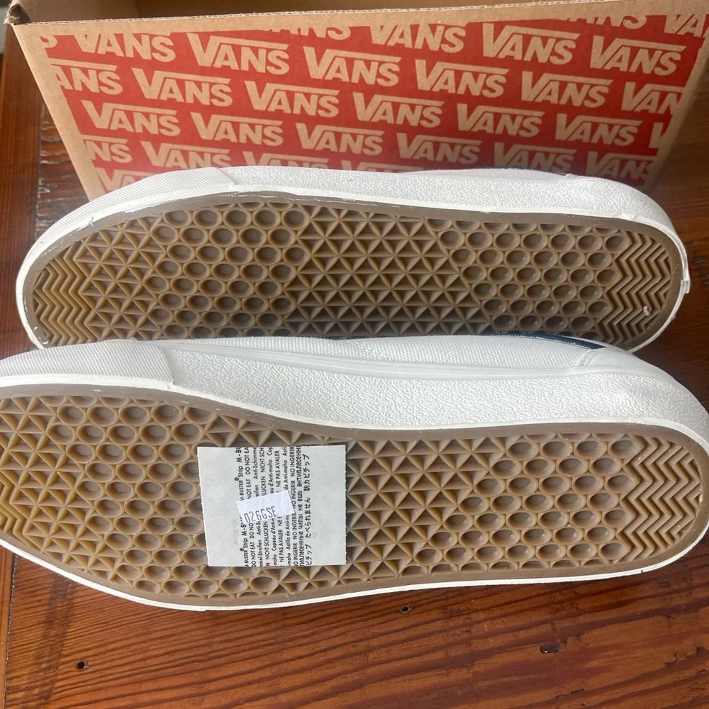 Vans MV1-W-Blue Old Skool White with blue classic shoe - Picture 3 of 7